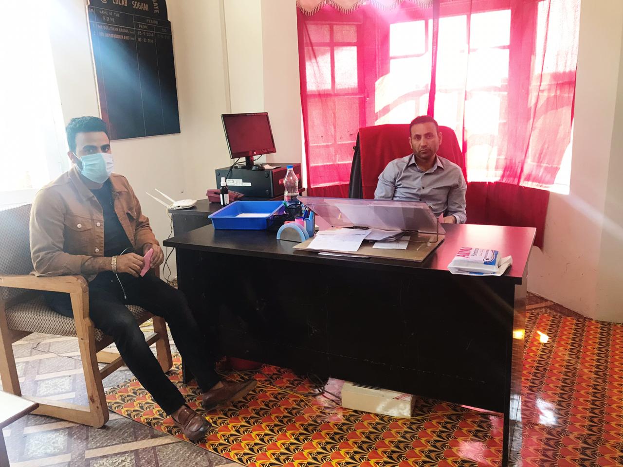 Social Activist and President LYO Er Mudasir met SDM Lolab regarding ongoing Covid-19 crisis