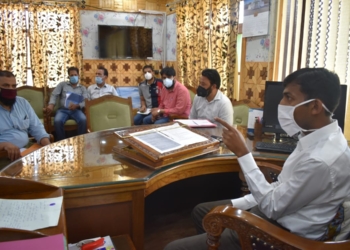 DC Kupwara gives timeline for completion of bunkers in Machil, Keran