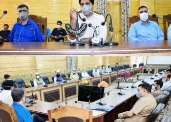 DC Bandipora holds sensitization meeting with Imams, Civil Society members on Covid-19 containment