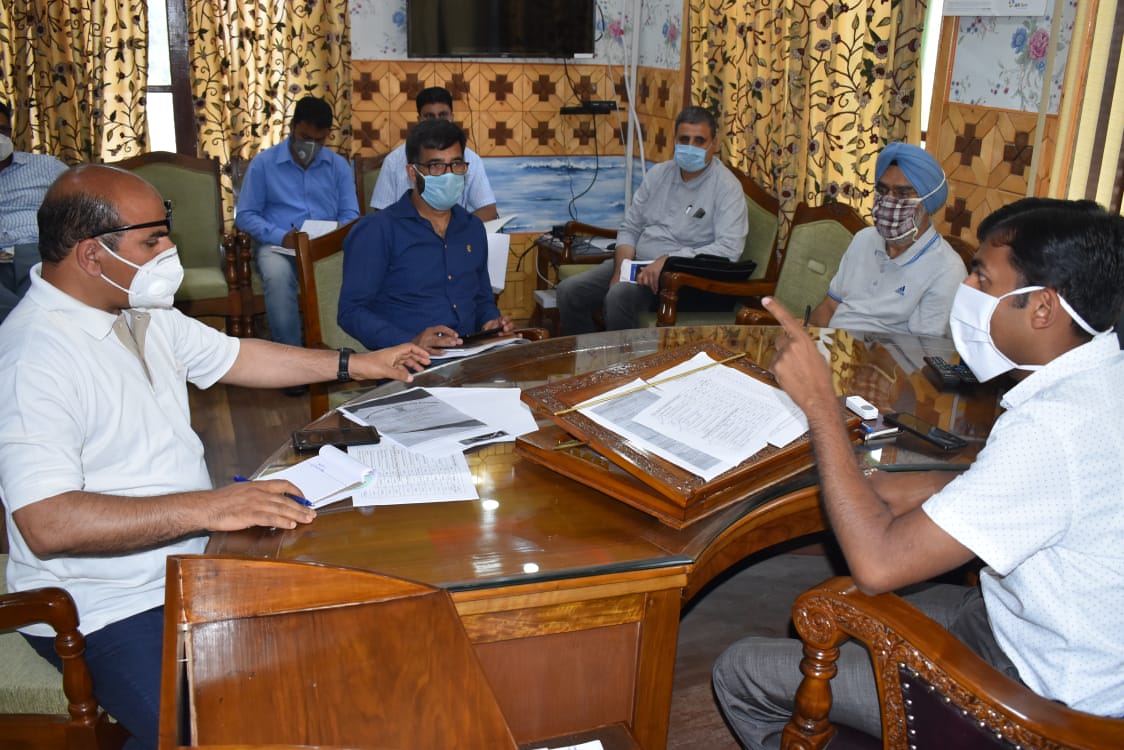 DDC Kupwara reviews progress of developmental projects