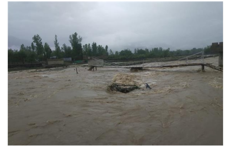 Voluntary bridge in Kupwara’s Pushwari flooded, people worried
