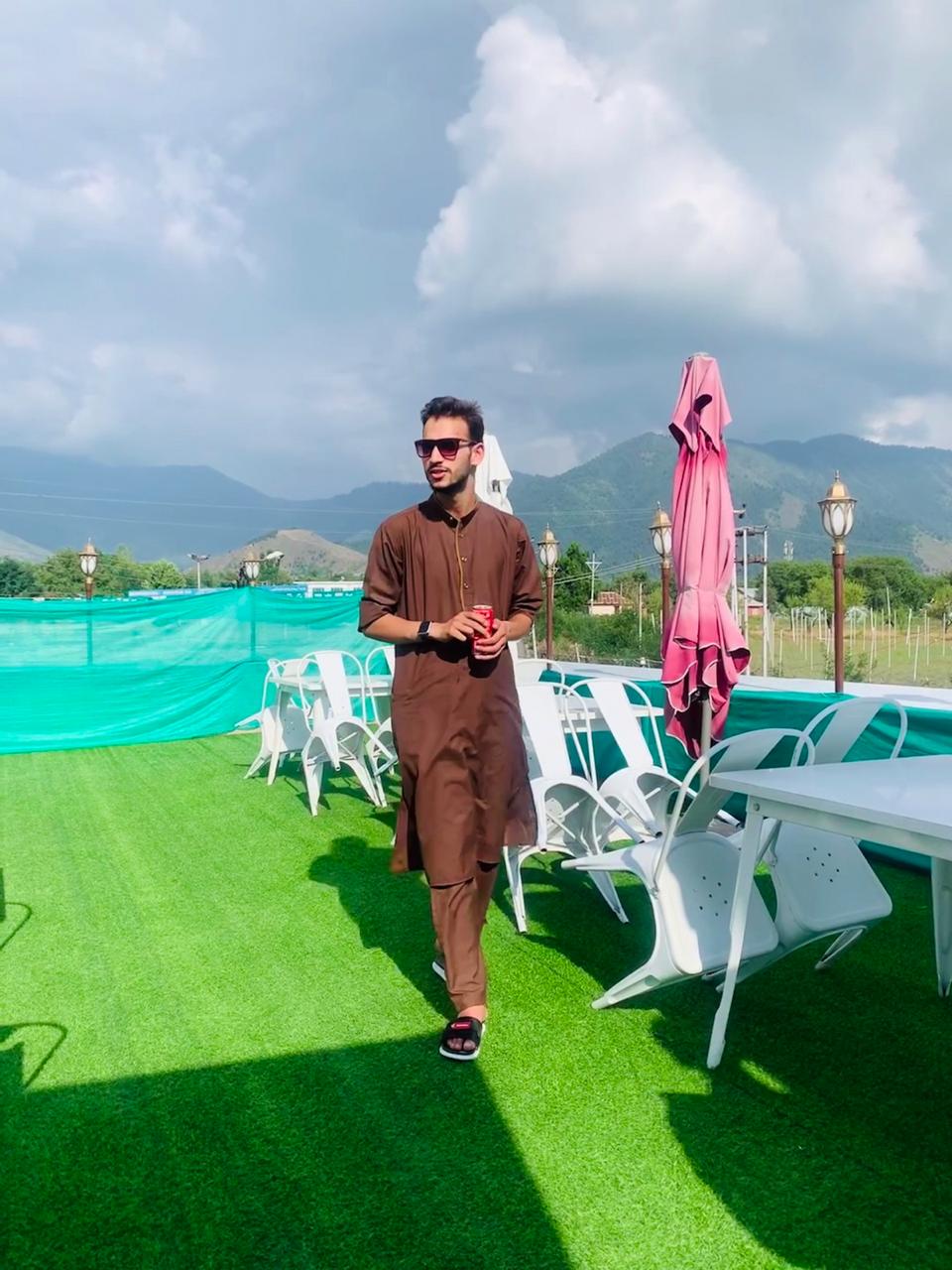 Meet RJ Umar Nisar who wants to make “Kashmiri” national