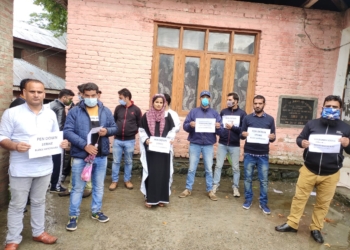 MGNREGA employees continue Pen down strike in Handwara and Rajwar Block