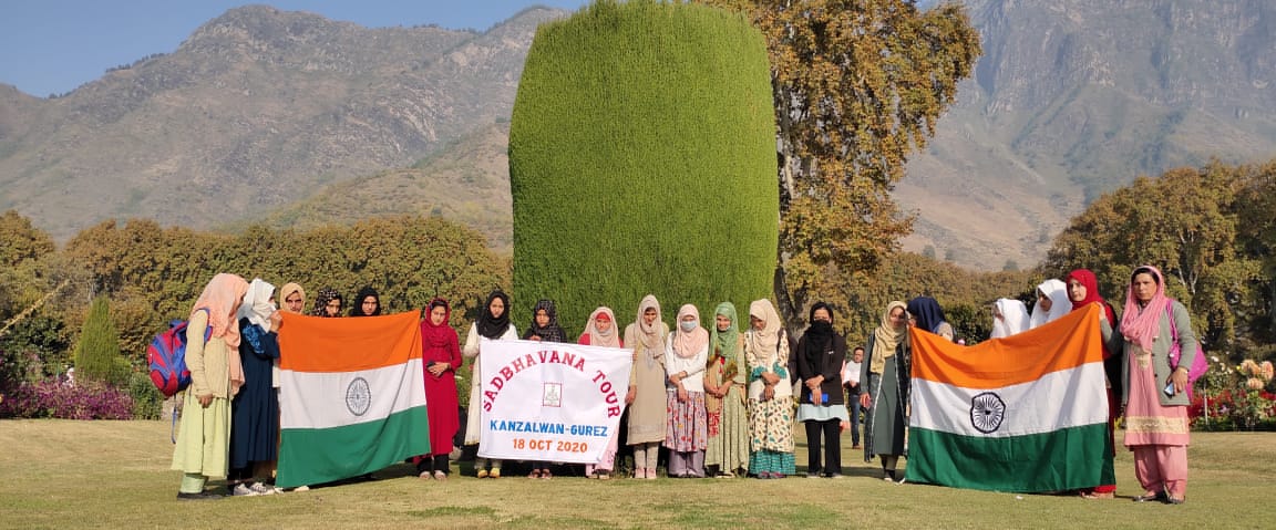 Educational tour for Gurez girls by Army