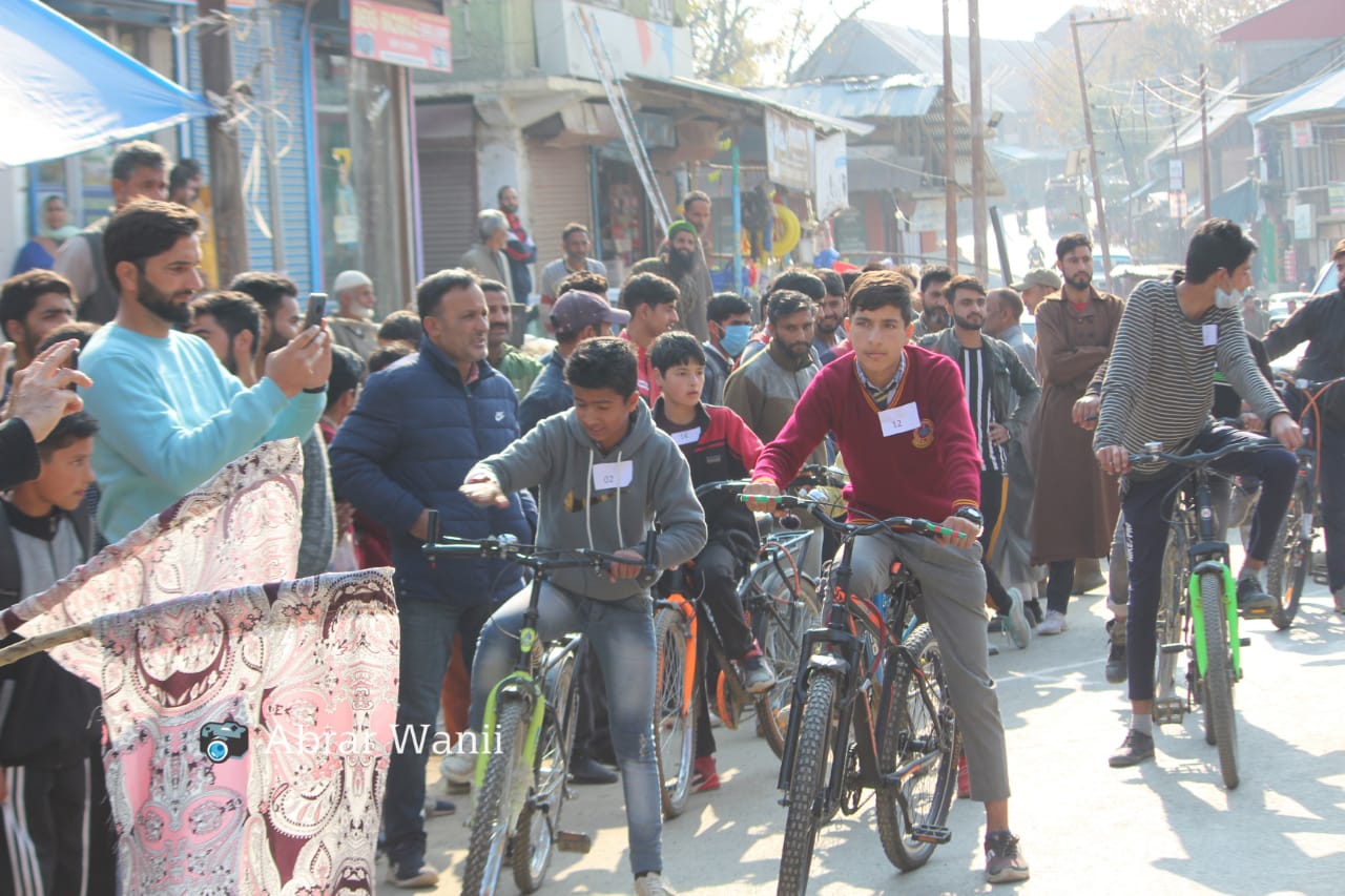 Feeding Kashmir organised “Pedal for peace” cycle race competition in Villagam. More than 30 cyclists participated
