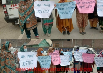 Pakistani wives of kashmiris protested in kupwara, demanded to send them back