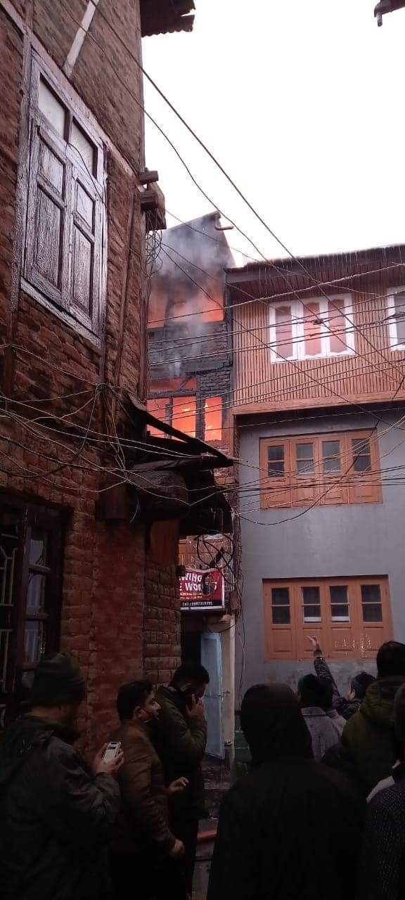 Fire breaks out in Nawa Kadal, second in a day