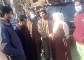 MP Fayaz Mir visits Fire victims in Kralpora,Assures every possible help