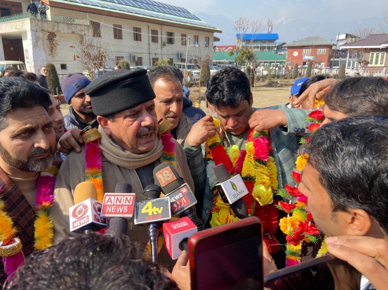 Qaiser Lone should accept defeat sportingly: Bashir Dar
