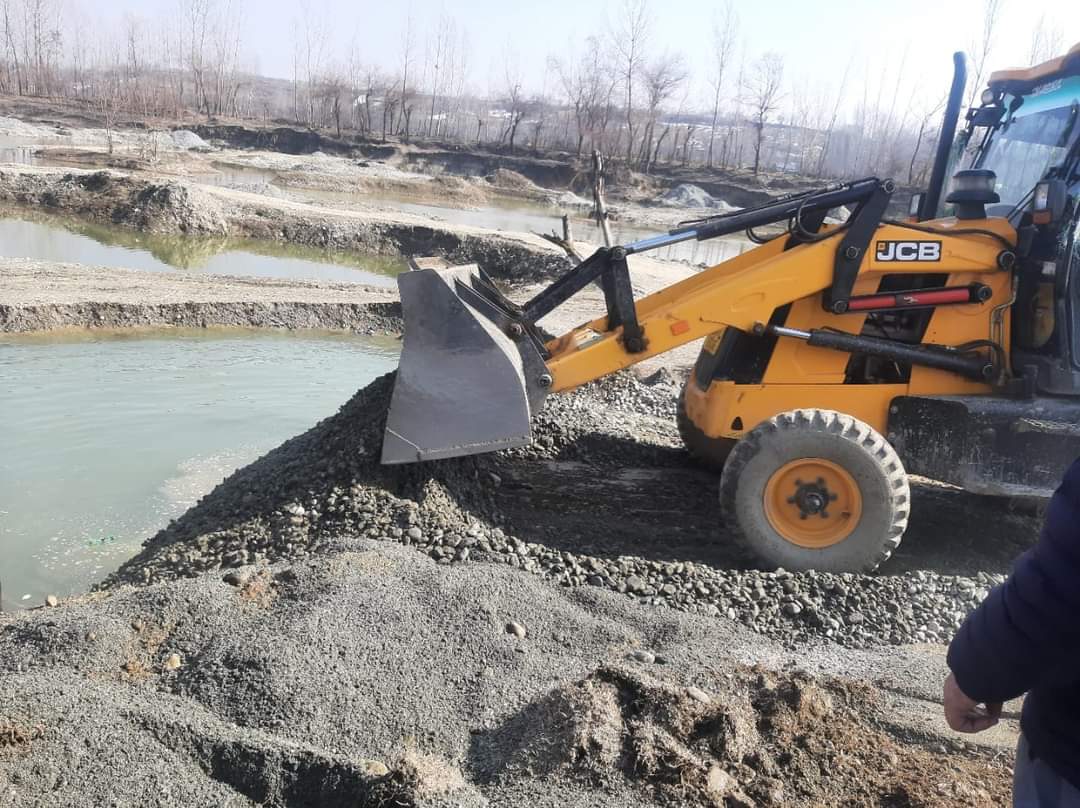 Kupwara: Mawar residents dismayed over partial action of authorities against illegal extraction of sandstones