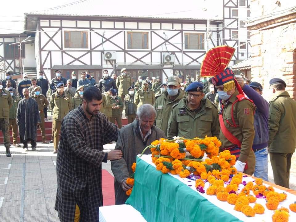 Wreath laying ceremonies of Police Martyrs held at District Police Lines Srinagar