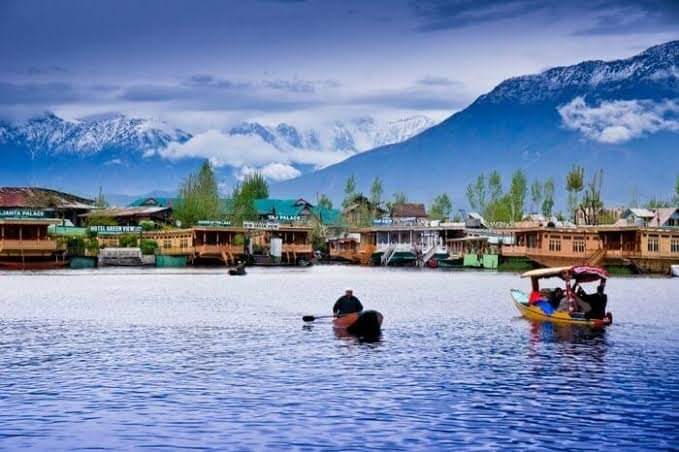 Kashmir Houseboats crave for attention as numbers decline