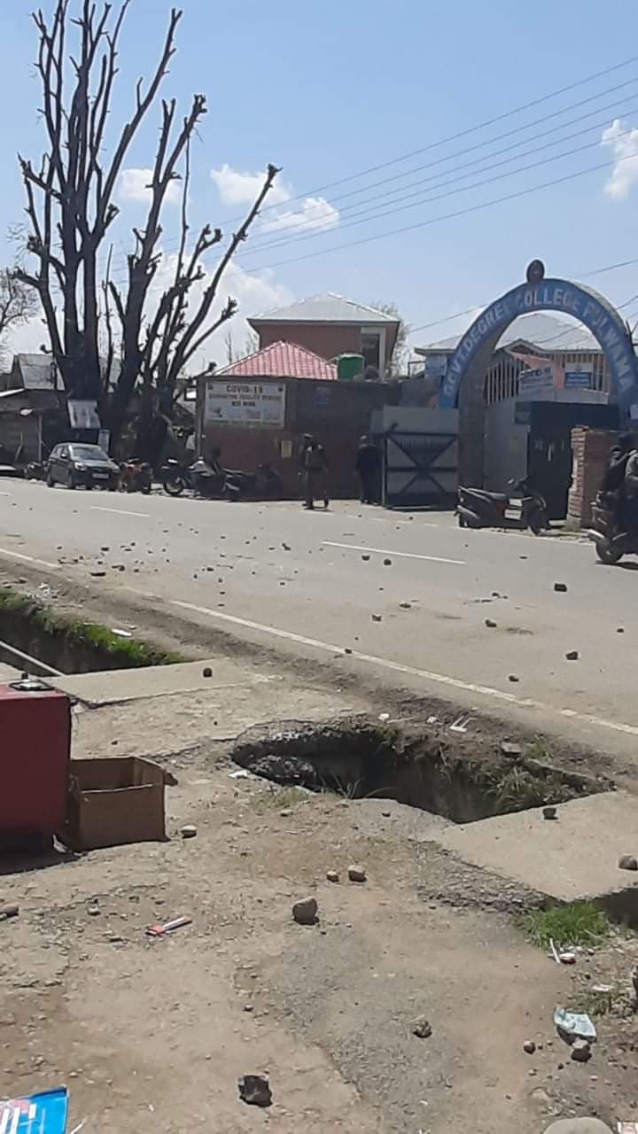 Heavy Stone Pelting At Government Degree College, Pulwama