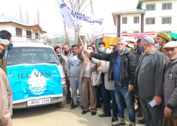 DDC Kupwara launches NRDWSW celebration, flags off IEC van
