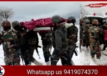 Army in Dardpora Lolab helped a pregnant lady to reach hospital amidst road block in heavy snow