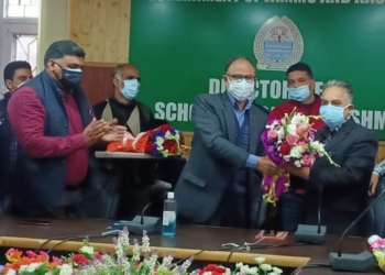 Dr. Tasaduq Hussain Mir assumes charge as DSEK