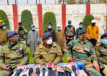 2 militants, 3 OGWs arrested in Handwara : Police