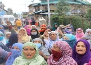 Woman dies of heart attack ‘during’ nocturnal police raid in Srinagar, people protest