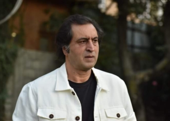 JKPC Chairman Sajad Lone greets people on Jumat-ul-Vida