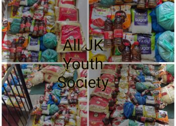 Kashmir based NGO starts distributing food kits to families struggling with hunger in COVID’s second wave with a message – “Keep your cameras at home while helping people”.