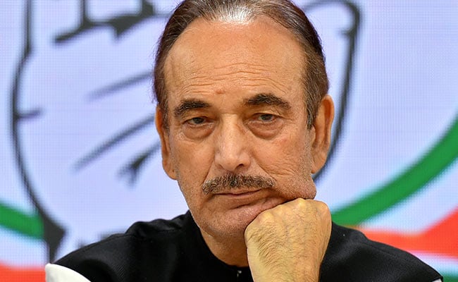 Gulam Nabi Azad expresses concern over COVID surge and the increasing death toll in J&K