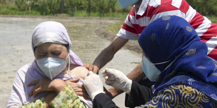 Bombay HC asks Centre to look at Kerala, J&K pattern for door-to-door vaccination