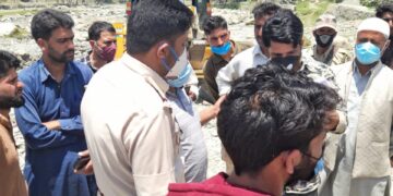 ٹراوٹ نالہ کلاروس  میں غیر قانونی طور ریت باجری اور پتھر نکالنے والے لوگوں کے خلاف   ضلع انتظامیہ کی   کارواٸی،عوام نی کی سراہنا
