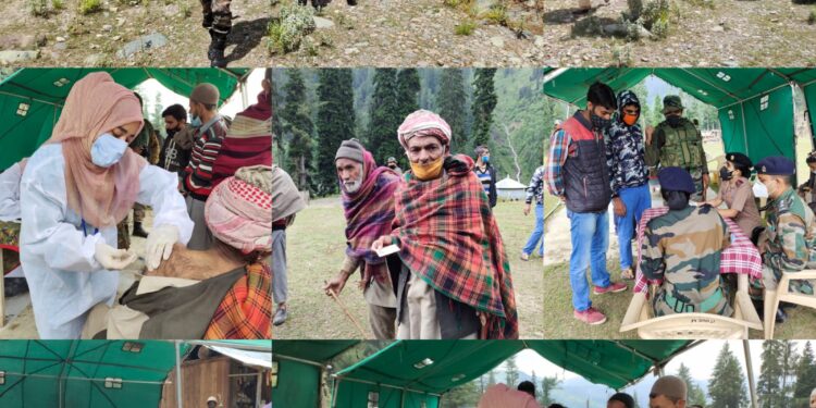 INDIAN ARMY VACCINATES THE AWAM AT RANGWAR & BADI BHAIK , CHOWKIBAL