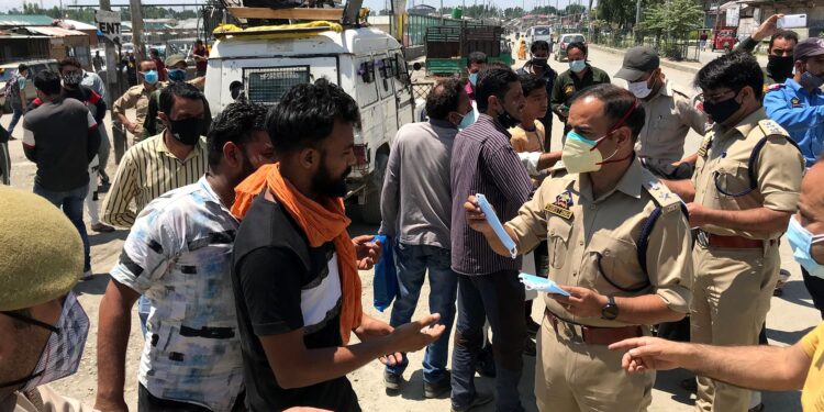 Over 3,500 fined for violating COVID-19 guidelines in Kashmir in last 24 hrs