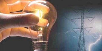 Kupwara: Frequent electricity cuts irks people, students forced to study in candle lights