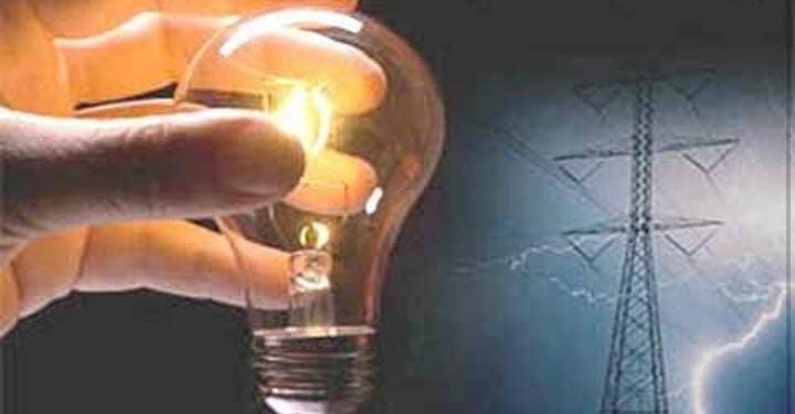Kupwara: Frequent electricity cuts irks people, students forced to study in candle lights