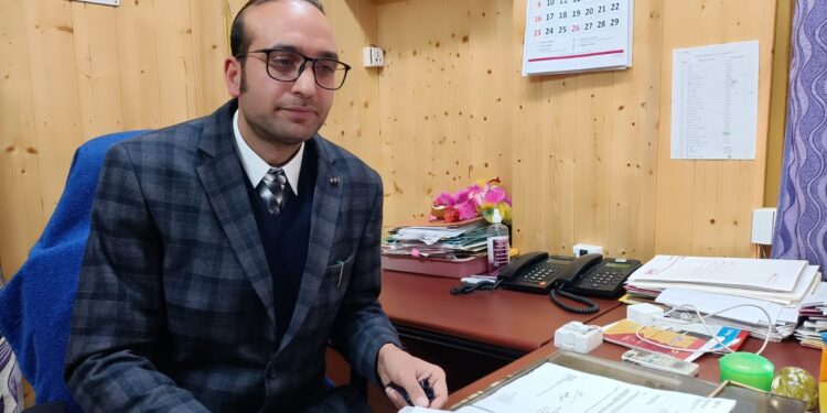 Mumtaz Ahmad takes charge as new ACR Baramulla