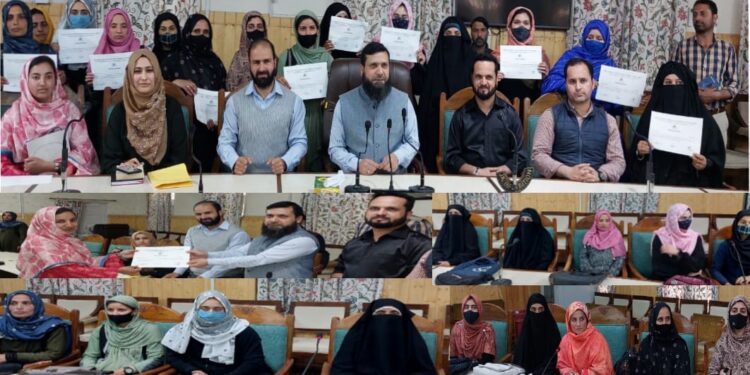 DC Kupwara distributes certificates among 19 entrepreneurs