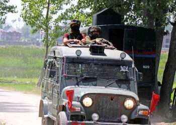 Baramulla:Three soldiers, civilian injured in an ongoing encounter : IGP Kashmir