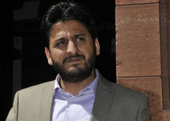 Former MP Mir Fayaz condoled death of Sarpanch other injured in Pattan Accident;demanded ex-gratia for the families