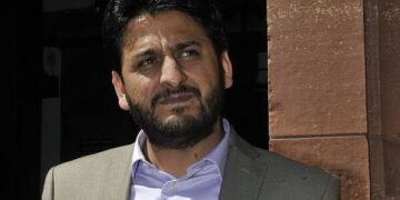 Former MP Mir Fayaz condoled death of Sarpanch other injured in Pattan Accident;demanded ex-gratia for the families