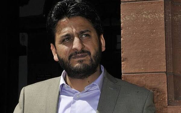 Former MP Mir Fayaz condoled death of Sarpanch other injured in Pattan Accident;demanded ex-gratia for the families