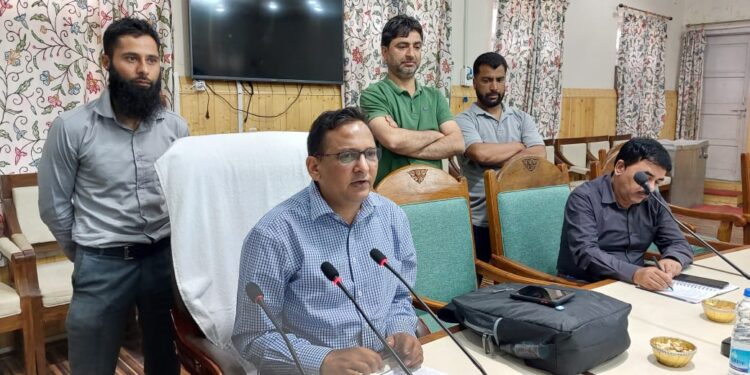 Director, MoIB GoI inspected works under Jal Shakti Abiyan- CTR 2022, interacts with people