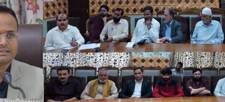 DC Kupwara interacts with Traders Association, Civil Society members