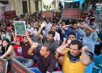 Govt orders to hold salaries of Kashmiri Pandits on strike in Kashmir