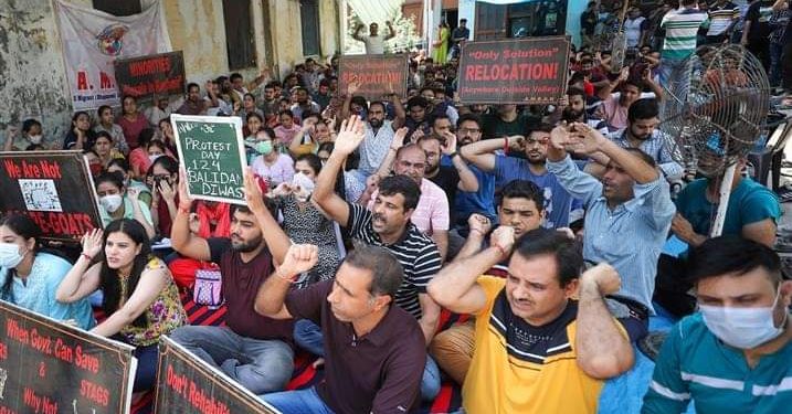 Govt orders to hold salaries of Kashmiri Pandits on strike in Kashmir