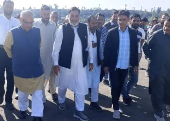 Askol Kaul Visits Shopain Met Apple Traders