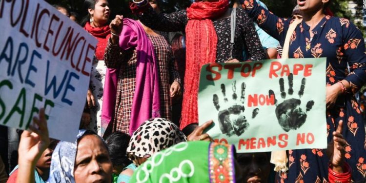 Man allegedly rapes daughter in north Kashmir, Locals demand strict action