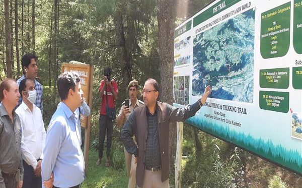 Commissioner Secretary Forests visits North Kashmir, reviews developmental works