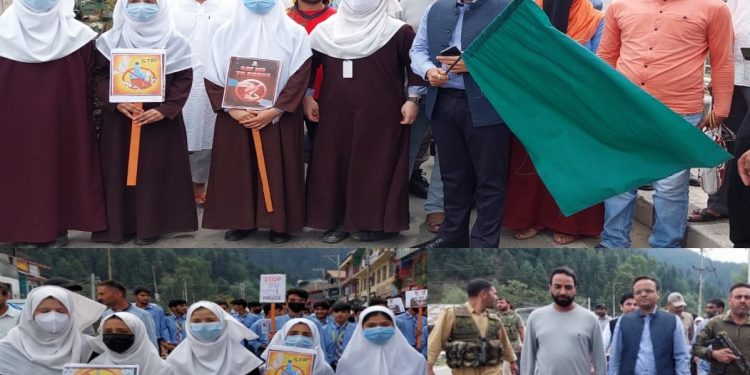 DC Kupwara flags off Nasha Mukt Awareness rally