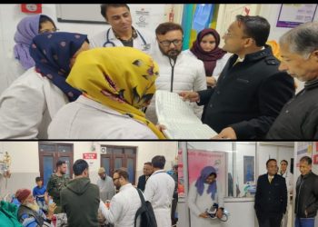 DC Kupwara pays surprise visit to Sub District Hospital Kupwara