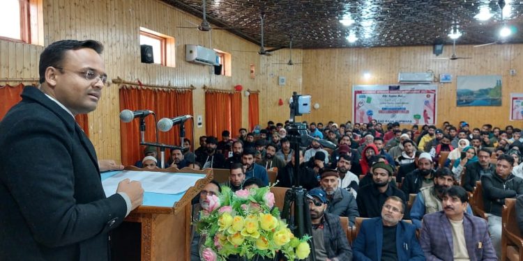 DC Kupwara chairs employment fair at Town Hall Kupwara