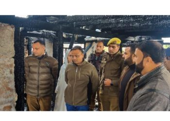 DCKupwara visits victim family of fire incident at Diver Lolab