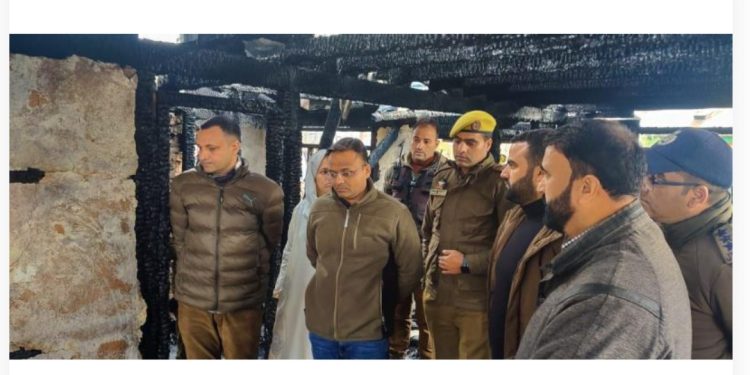 DCKupwara visits victim family of fire incident at Diver Lolab