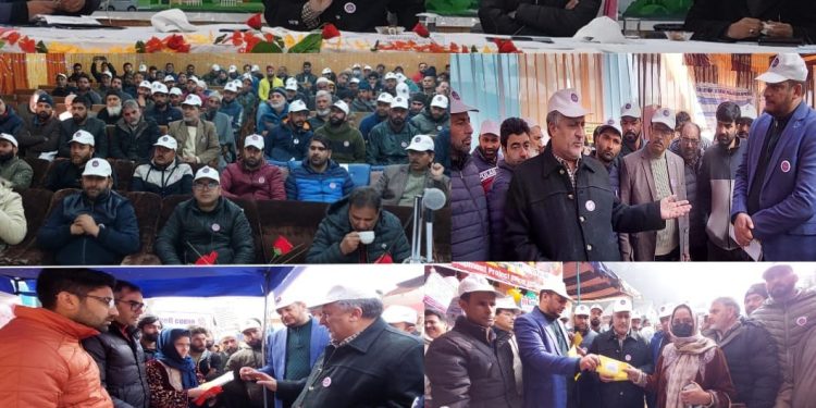 Samoon participates in MTMP mela at Town Hall Kupwara